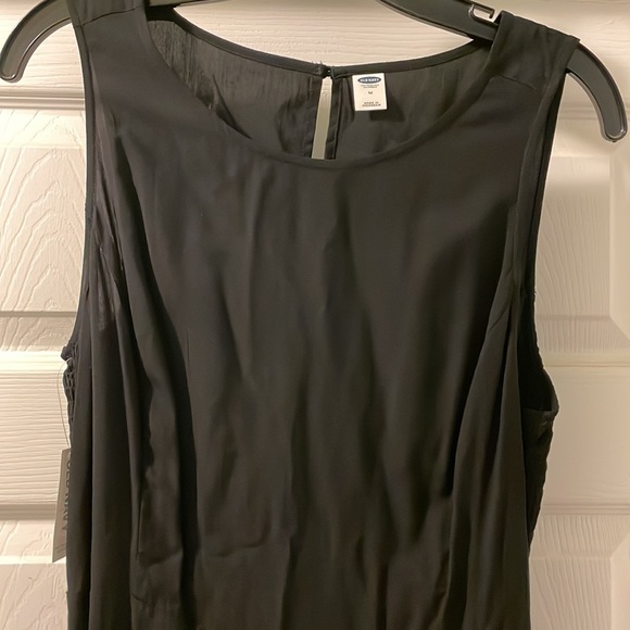 Old Navy simple black dress. New w/tags. Size medium. Light-weight. Knee-length - Picture 4 of 6